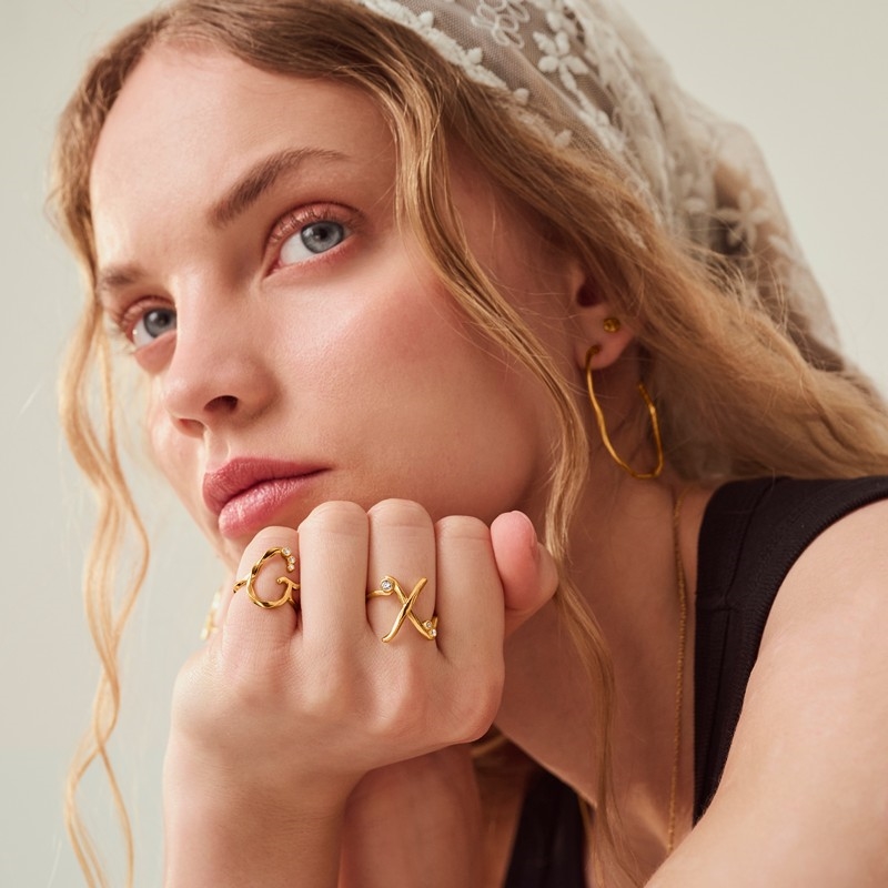 Alfabet ring i forgyldt sølv med bogstavet X fra Maanesten